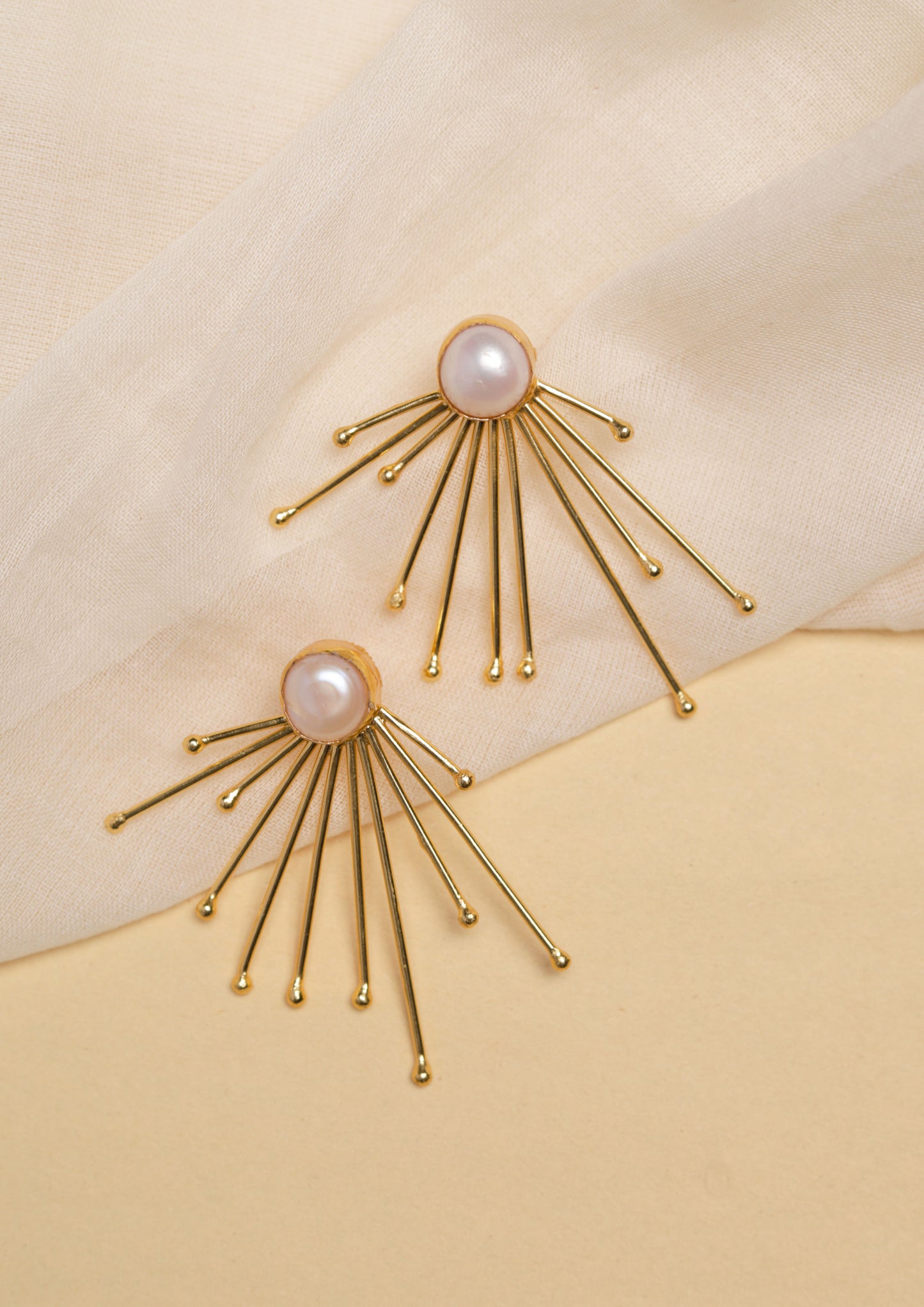 golden-pearl- spykes-earrings