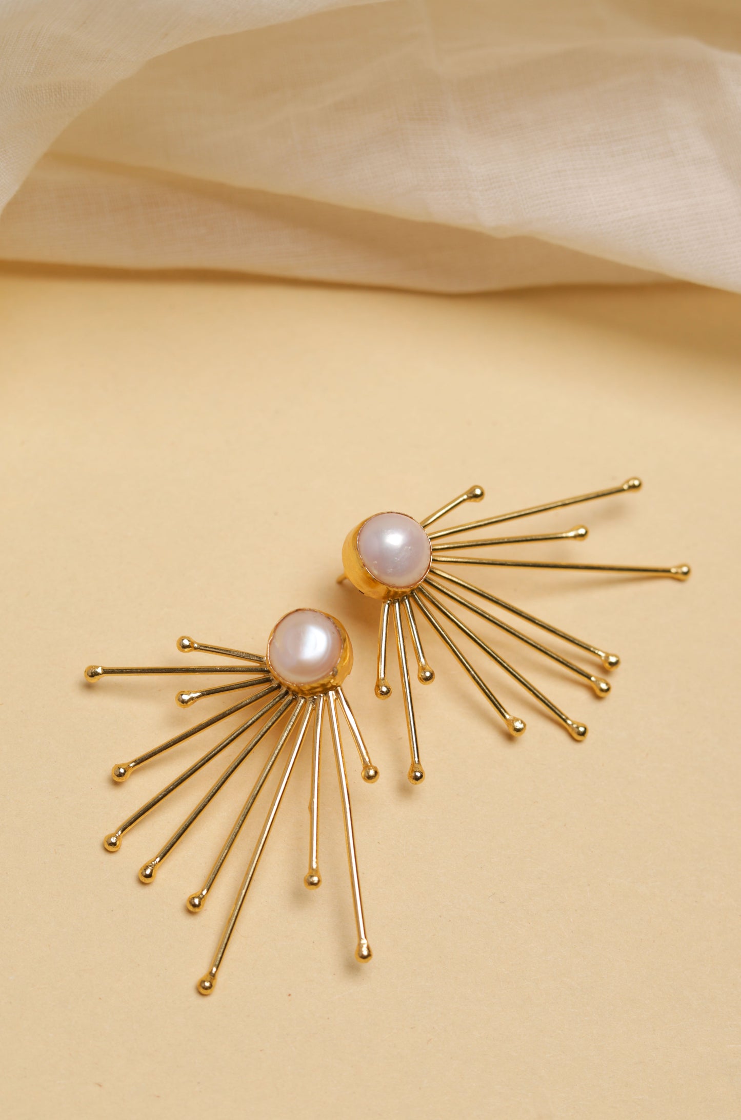 golden-pearl- spykes-earrings