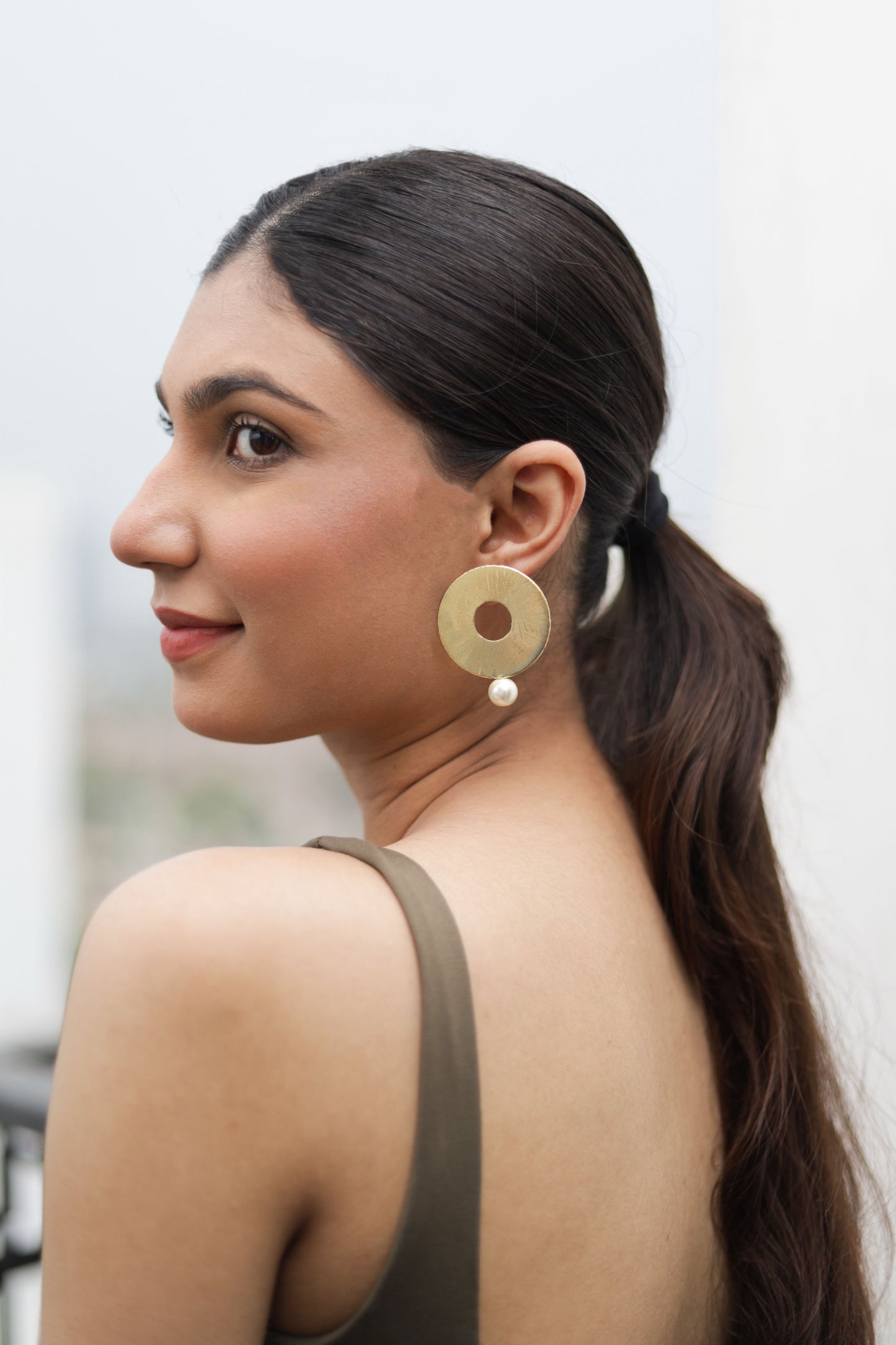 golden-pearl-studs-earrings