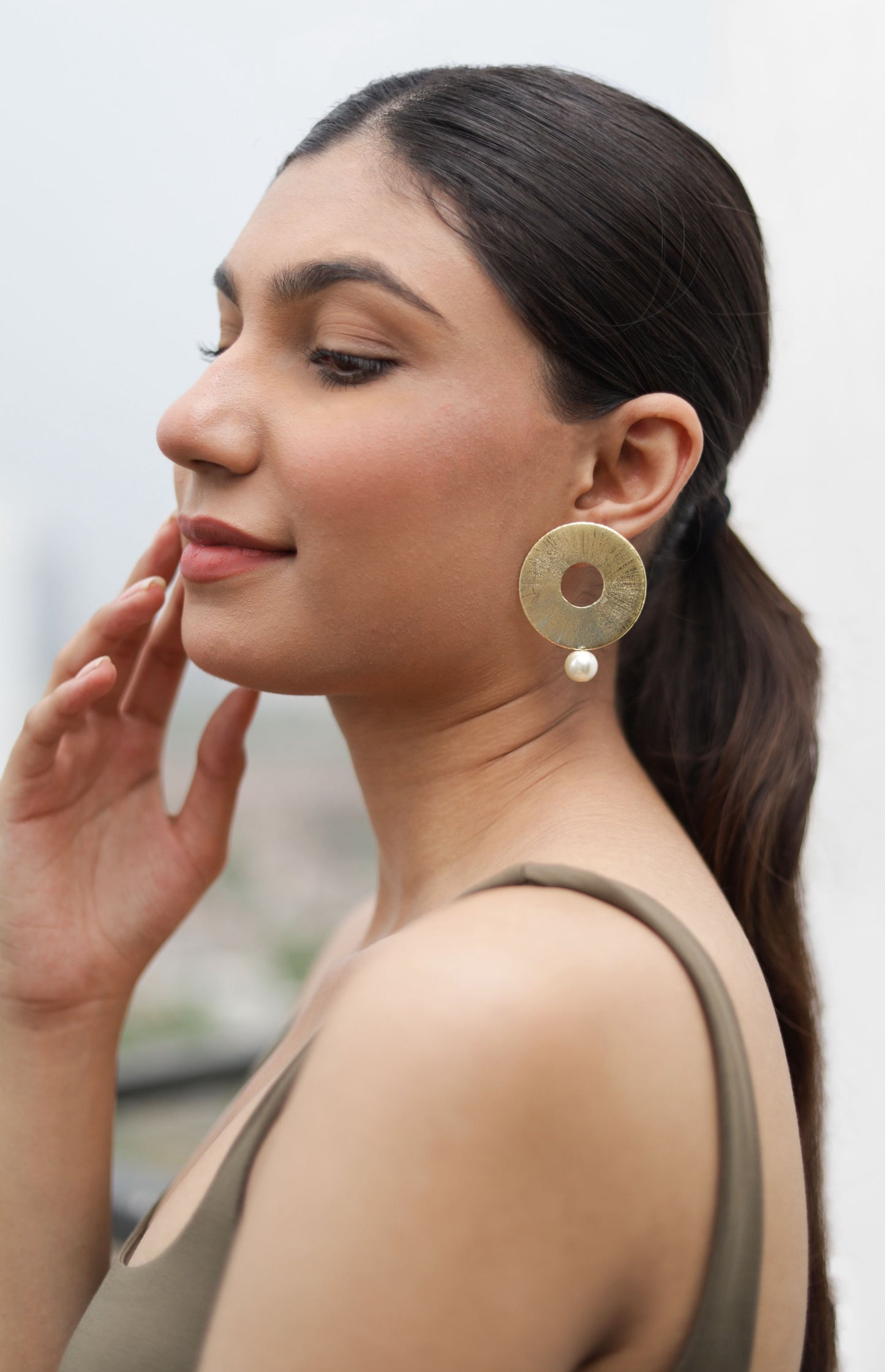 golden-pearl-studs-earrings