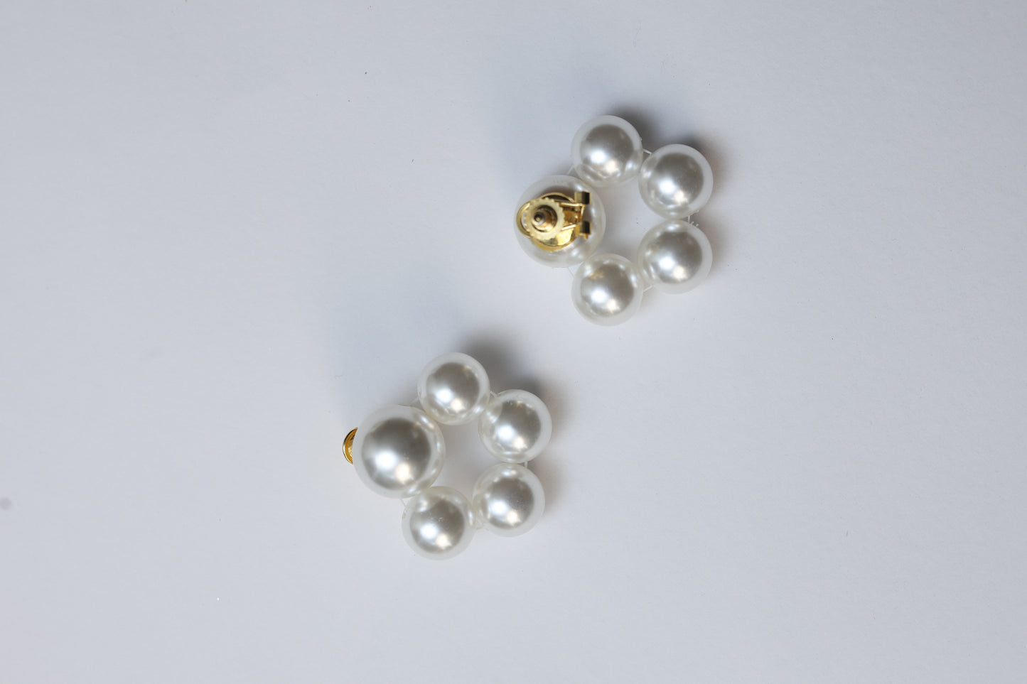 noura-pearl-floral-stud-earrings