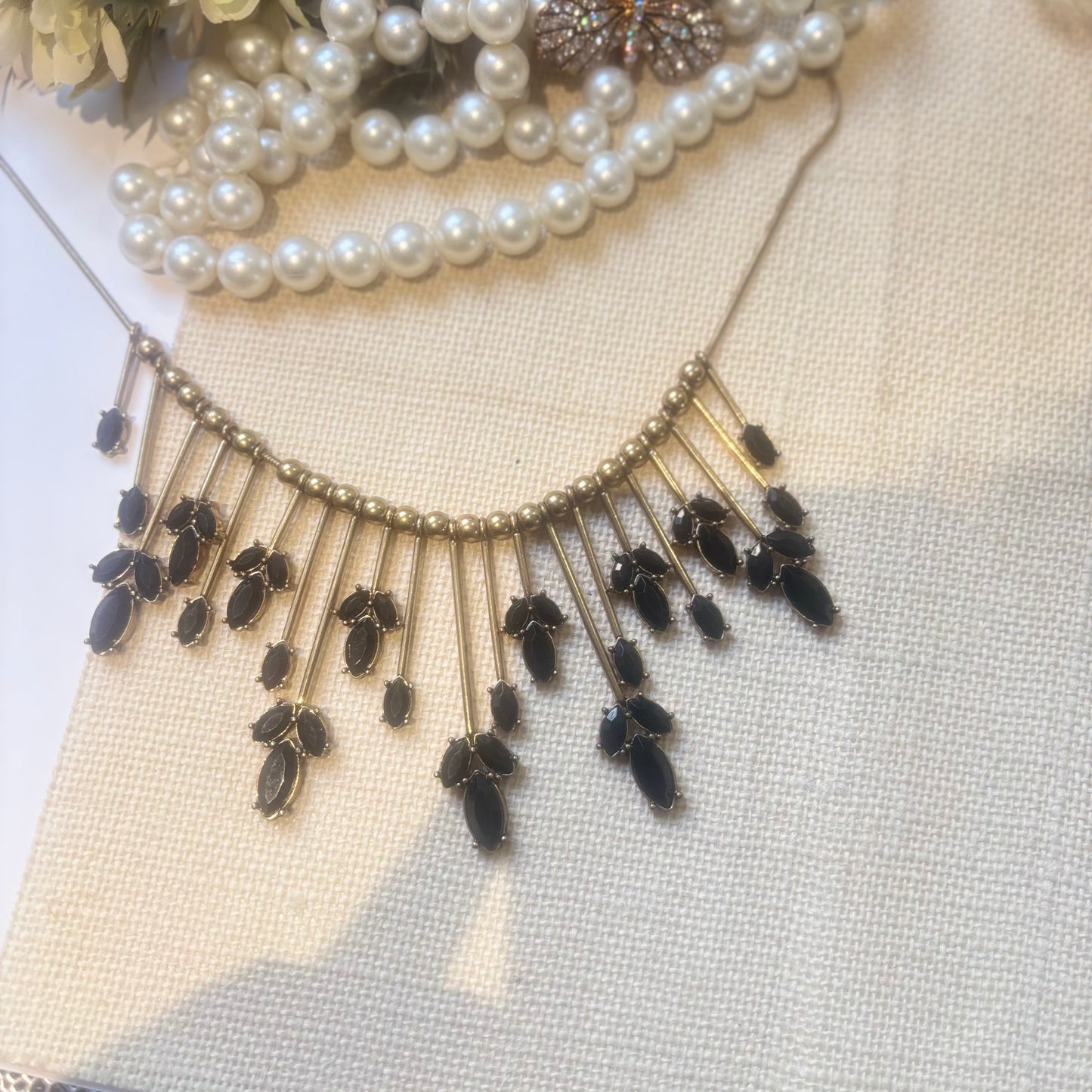 black-party-necklace