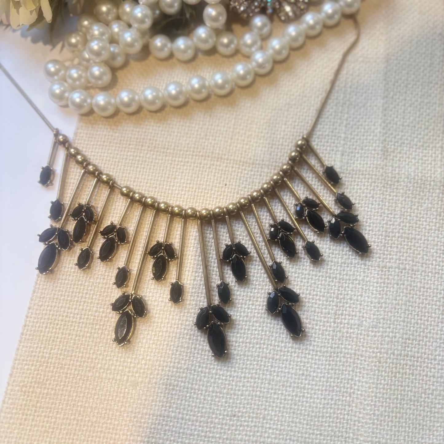 black-party-necklace