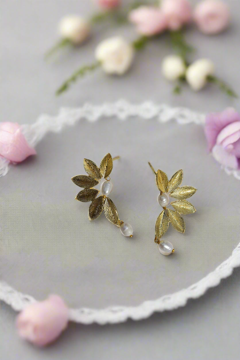 goldplated-floral-stud-earrings