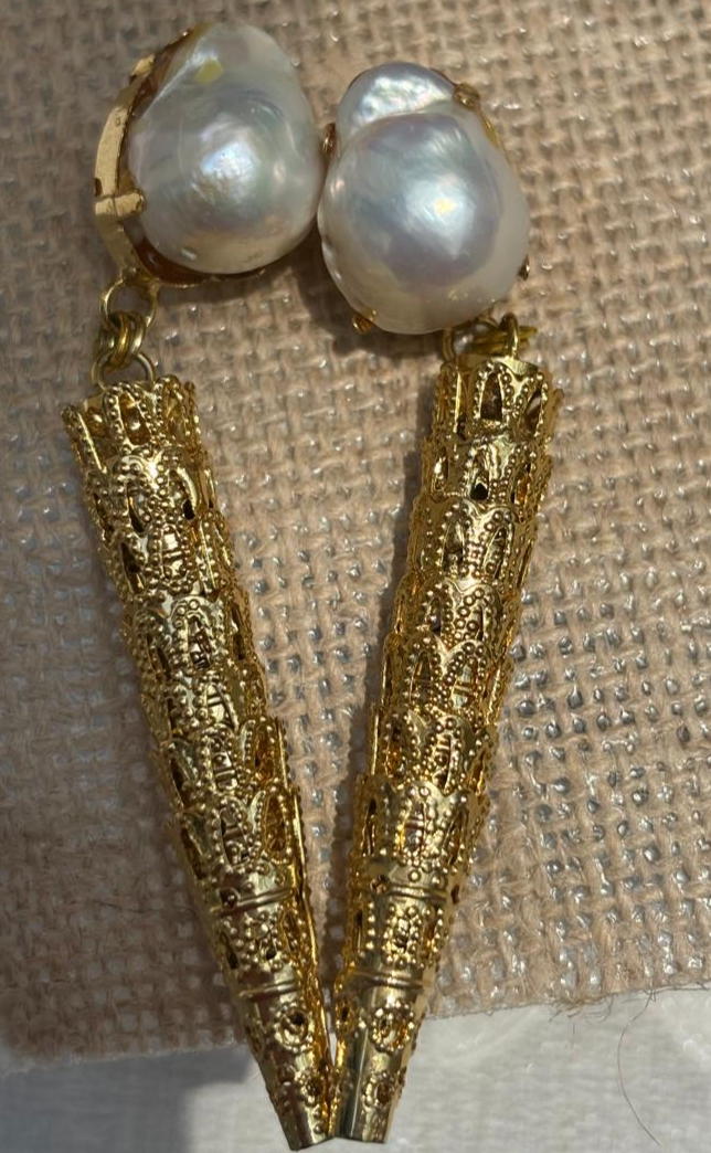 black-golden-party-earrings