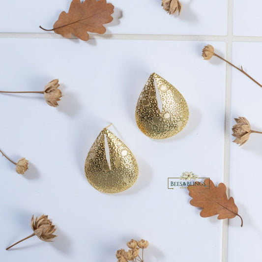 golden-stud-earrings