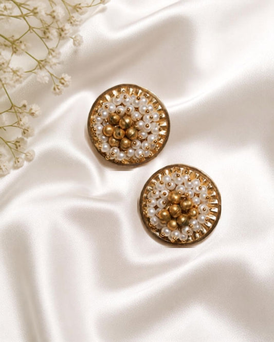 golden_round_pearl_studs