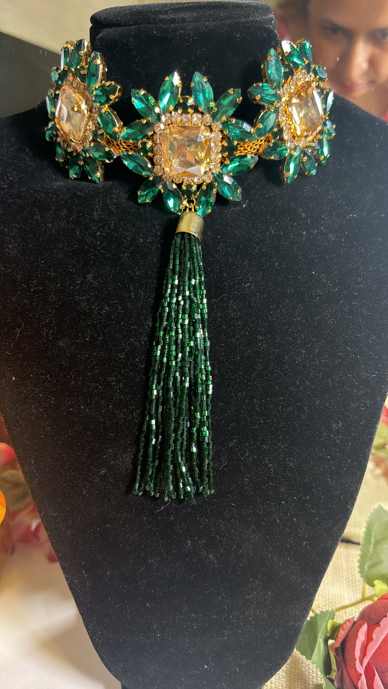 NOURA BOTTLE GREEN -CHOKER NECKLACE