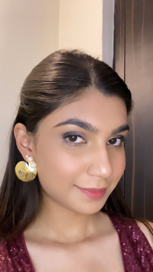 NOURA-GOLDEN-ROUND- STUDS-EARRINGS