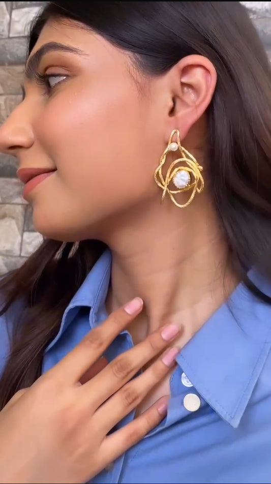 golden-pearl-Casual-earrings