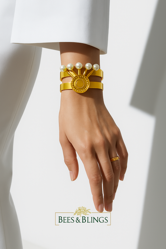 goldplated pearl hand bracelet