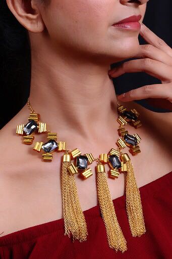 Golden-Glam-Tassel-Necklace