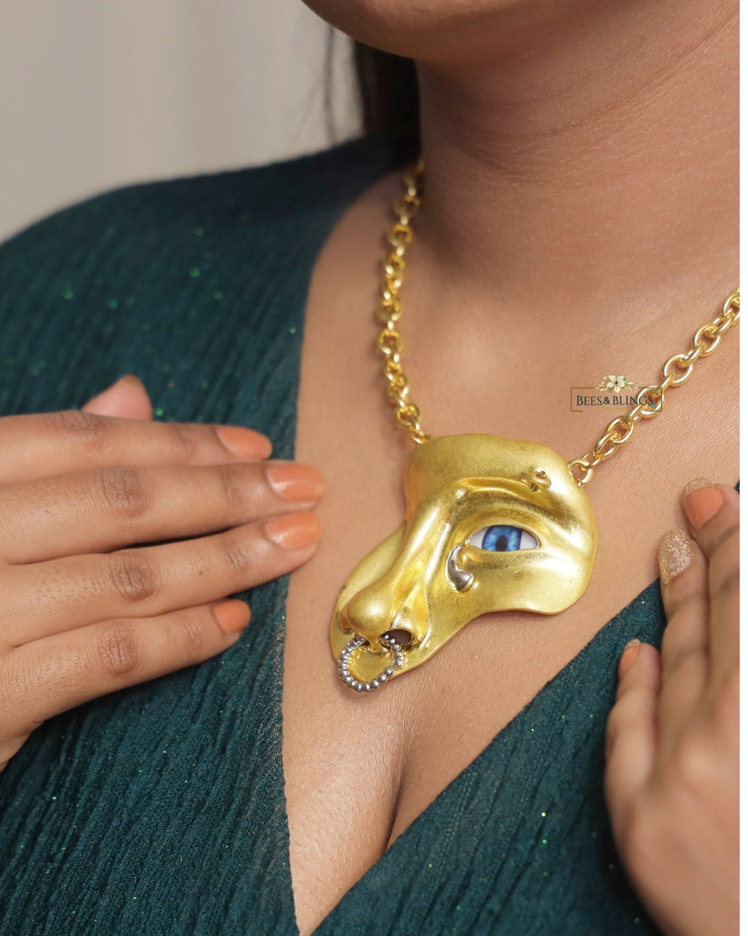 golden-face-pendant-statement-necklace
