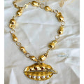 golden-lips-statement-necklace
