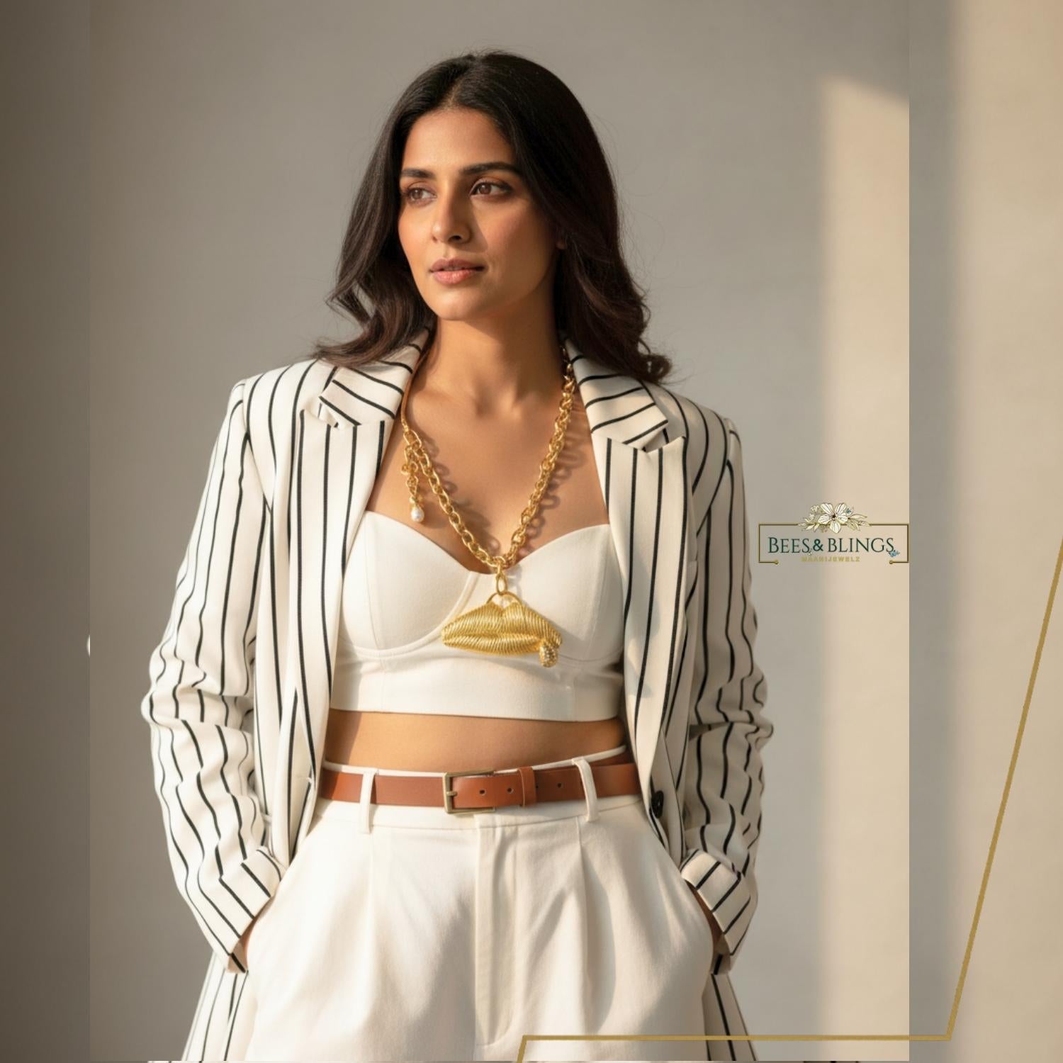 golden_statement_lips_necklace